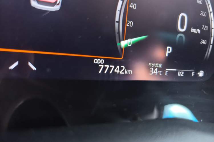 Used Toyota Camry 2021 2.5G Luxury Edition Odometer Close Up