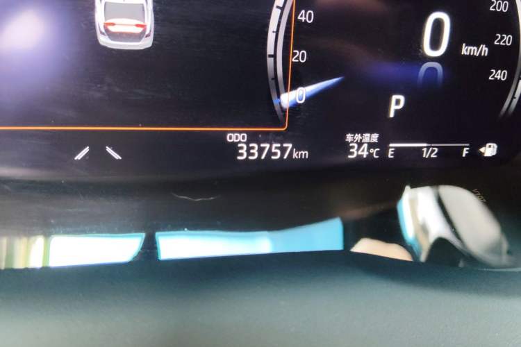 Used Toyota Camry 2021 2.5G Luxury Edition Odometer Close Up