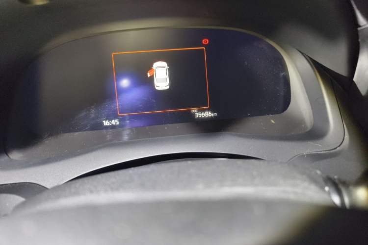 Used Toyota Camry 2021 2.5G Luxury Edition Odometer Close Up