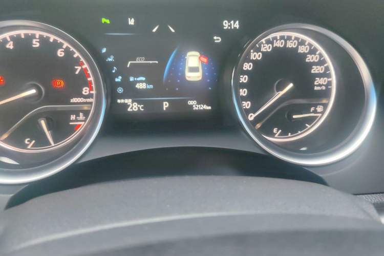 Used Toyota Camry 2021 2.0G Luxury Edition Odometer Close Up