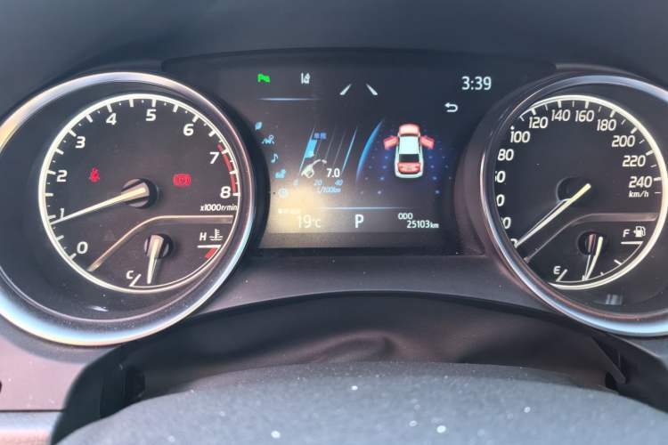 Used Toyota Camry 2021 2.0G Luxury Edition Odometer Close Up
