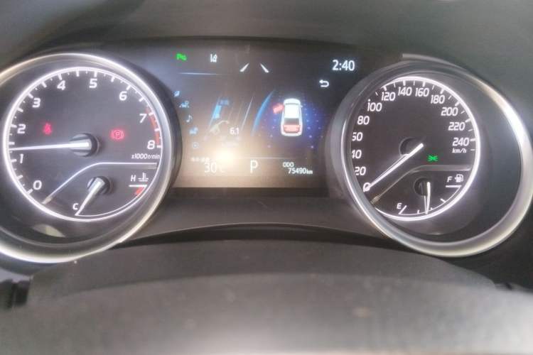 Used Toyota Camry 2021 2.0G Luxury Edition Odometer Close Up