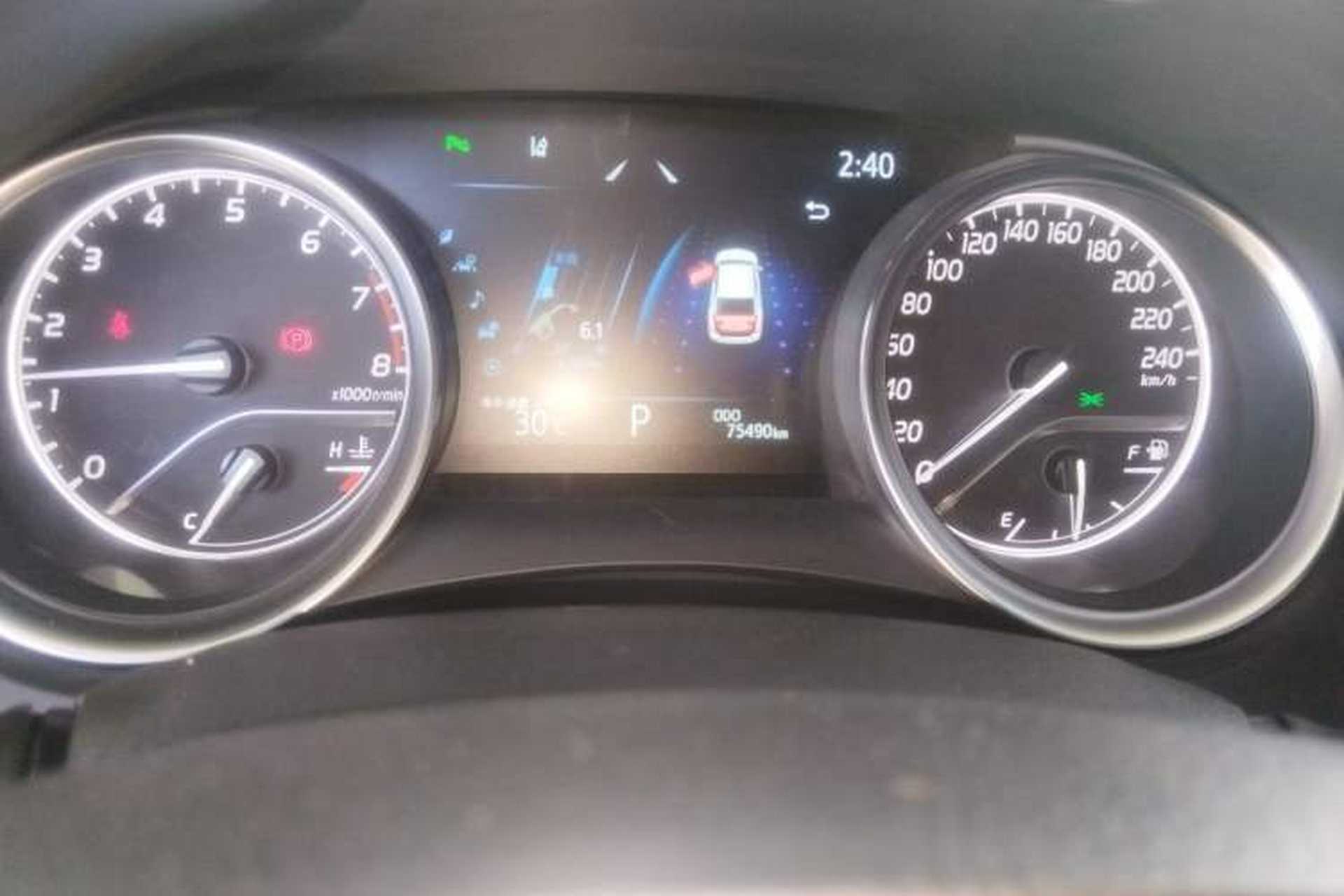 Used Toyota Camry 2021 2.0G Luxury Edition Odometer Close Up