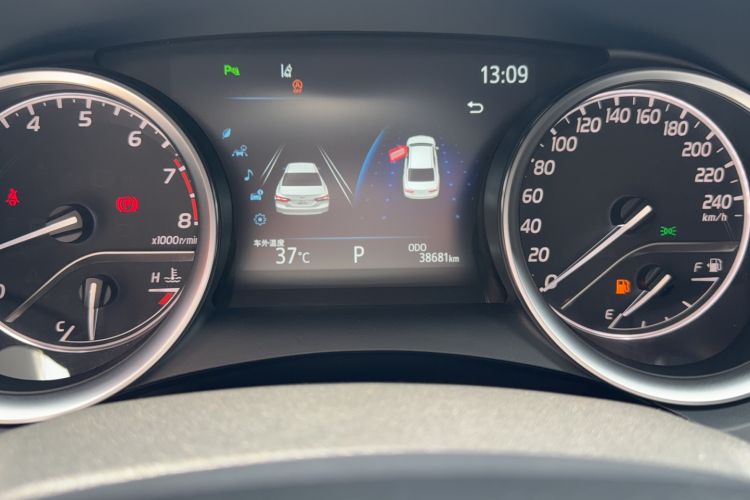 Used Toyota Camry 2021 2.0G Luxury Edition Odometer Close Up