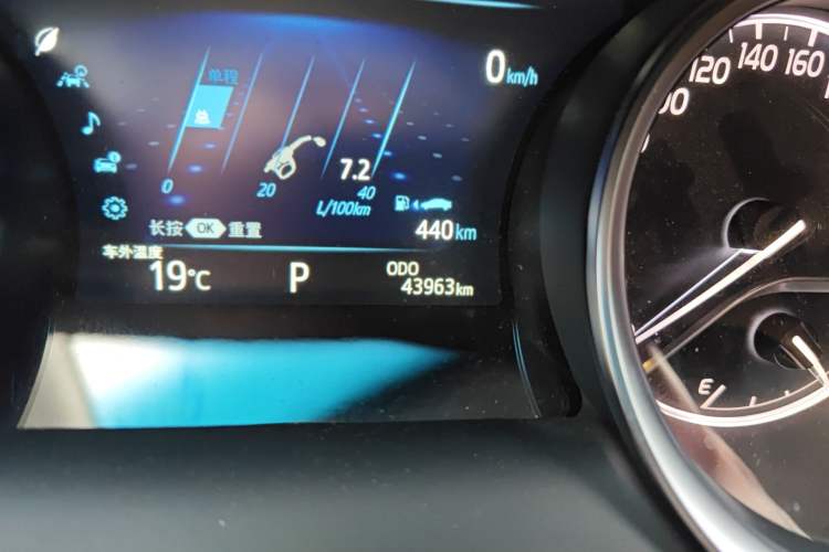 Used Toyota Camry 2021 2.0G Luxury Edition Odometer Close Up