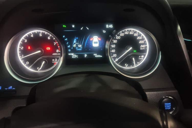 Used Toyota Camry 2021 2.0G Luxury Edition Odometer Close Up