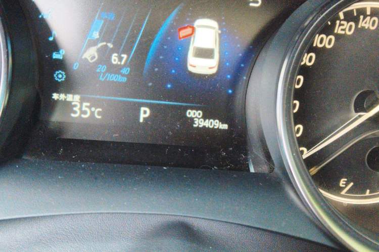 Used Toyota Camry 2021 2.0G Luxury Edition Odometer Close Up