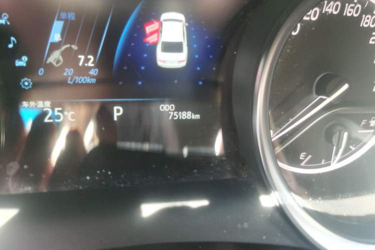 Used Toyota Camry 2021 2.0G Luxury Edition Odometer Close Up