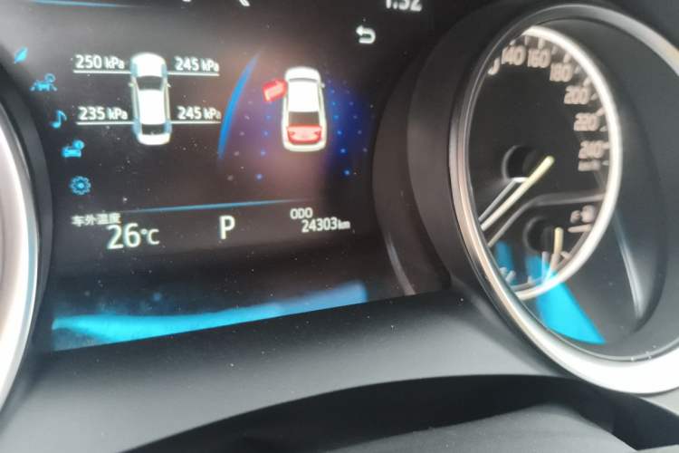 Used Toyota Camry 2021 2.0G Luxury Edition Odometer Close Up