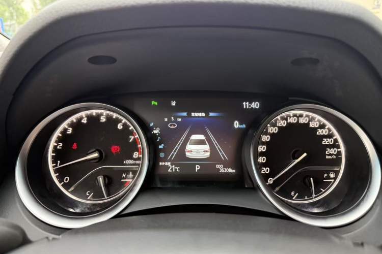 Used Toyota Camry 2021 2.0G Luxury Edition Odometer Close Up