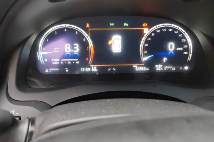 Used Toyota Camry 2021 2.5G Luxury Edition Odometer Close Up