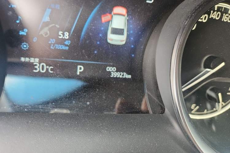 Used Toyota Camry 2021 2.0G Luxury Edition Odometer Close Up