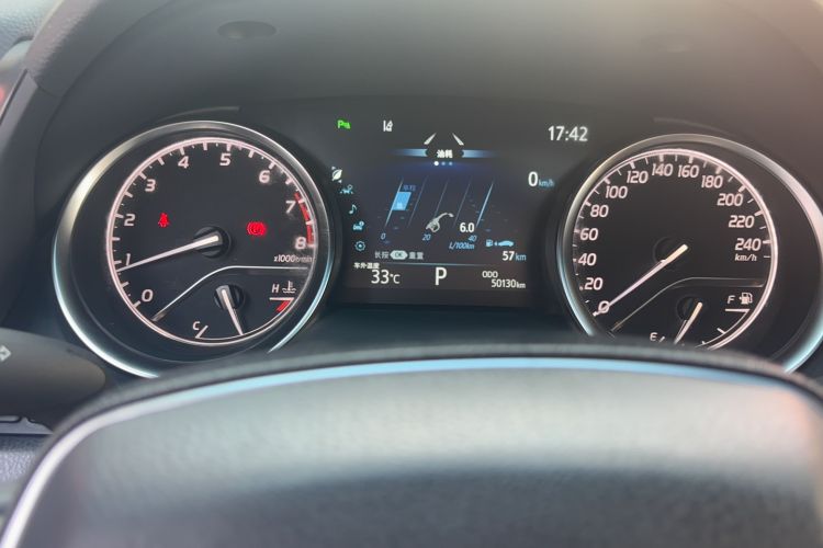 Used Toyota Camry 2021 2.0G Luxury Edition Odometer Close Up