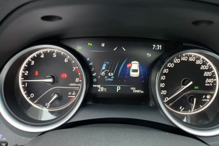Used Toyota Camry 2021 2.0G Luxury Edition Odometer Close Up