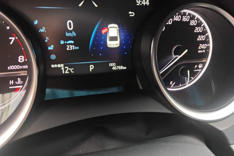 Used Toyota Camry 2021 2.0G Luxury Edition Odometer Close Up