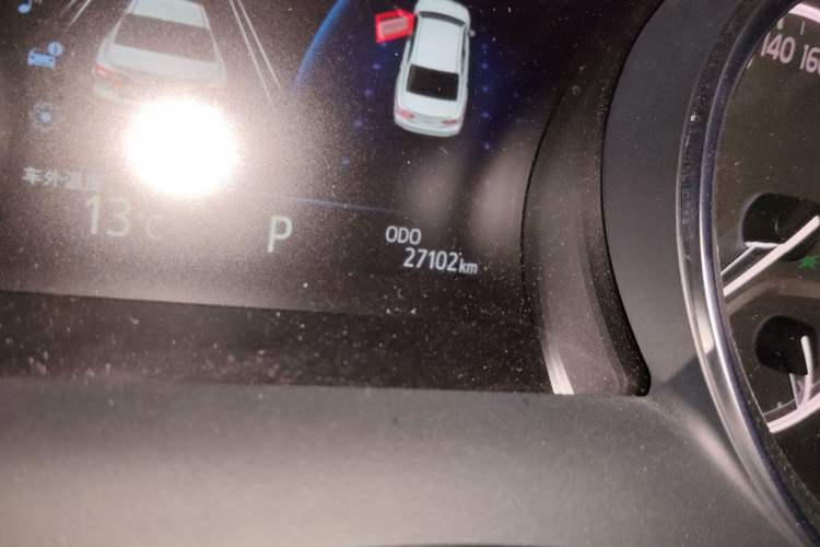 Used Toyota Camry 2021 2.0G Luxury Edition Odometer Close Up