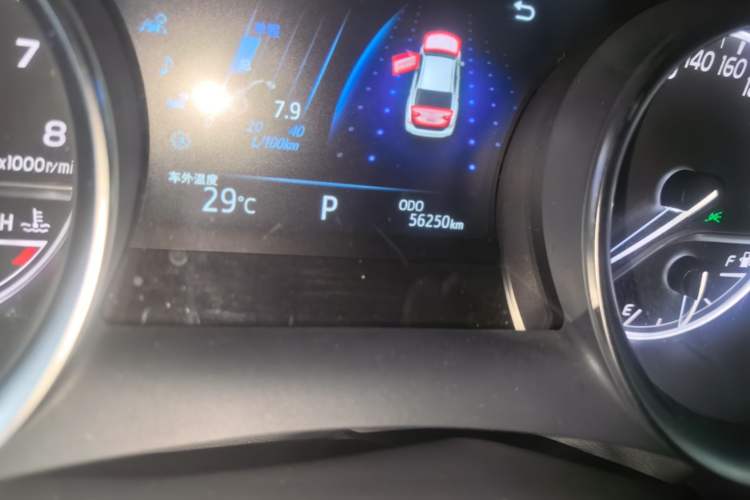 Used Toyota Camry 2021 2.0G Luxury Edition Odometer Close Up