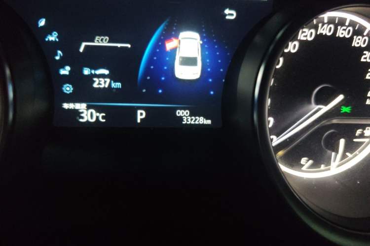 Used Toyota Camry 2021 2.0G Luxury Edition Odometer Close Up