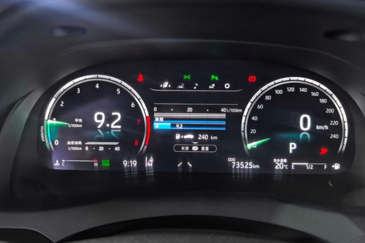 Used Toyota Camry 2021 2.5G Luxury Edition Odometer Close Up