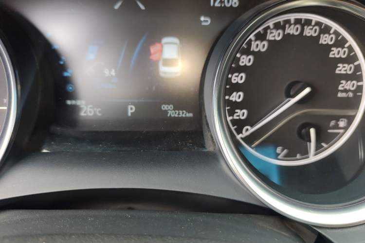 Used Toyota Camry 2021 2.0G Luxury Edition Odometer Close Up