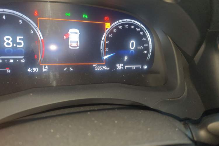 Used Toyota Camry 2021 2.5G Luxury Edition Odometer Close Up