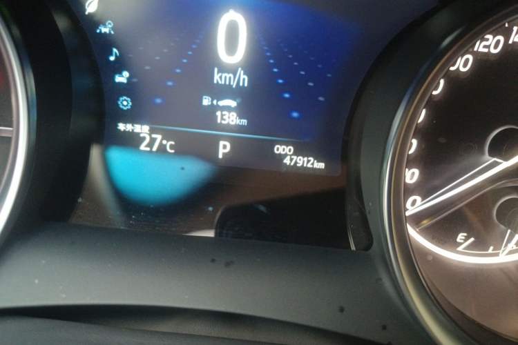 Used Toyota Camry 2021 2.0G Luxury Edition Odometer Close Up