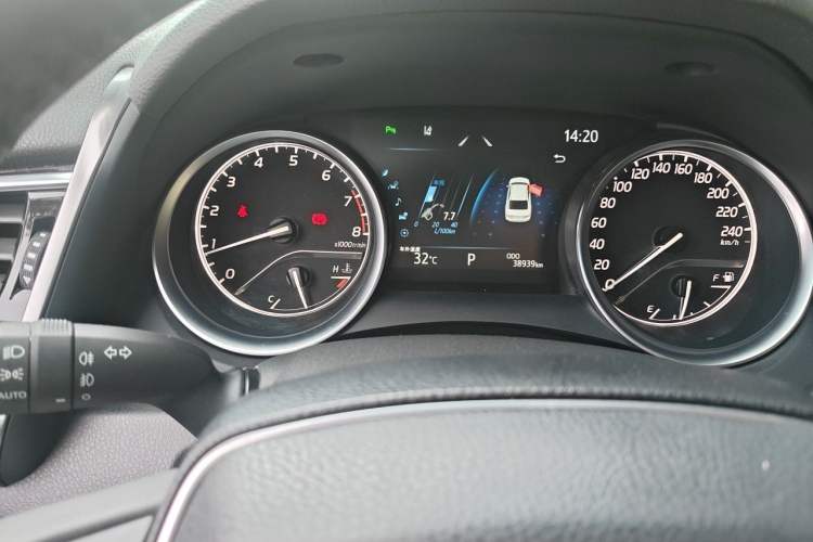 Used Toyota Camry 2021 2.0G Luxury Edition Odometer Close Up