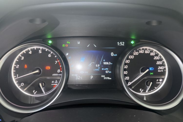 Used Toyota Camry 2021 2.0G Luxury Edition Odometer Close Up