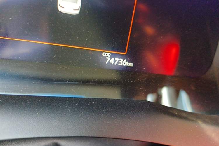 Used Toyota Camry 2021 2.5G Luxury Edition Odometer Close Up