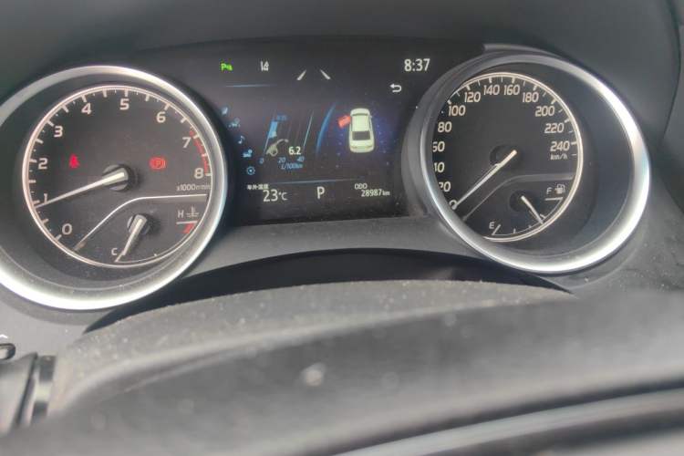 Used Toyota Camry 2021 2.0G Luxury Edition Odometer Close Up