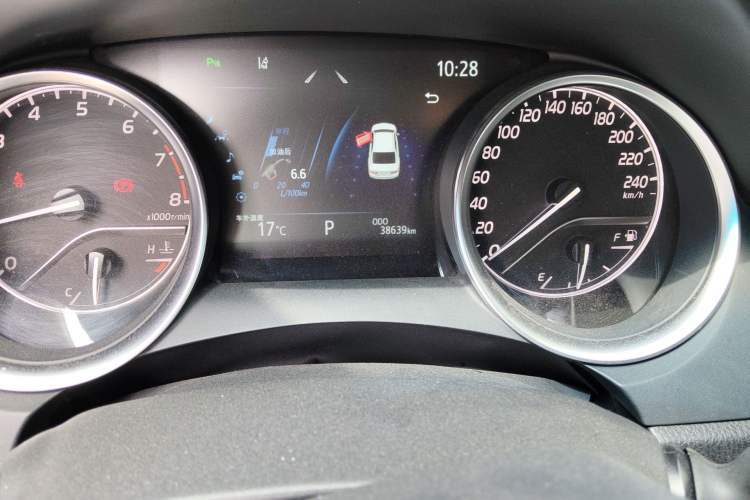 Used Toyota Camry 2021 2.0G Luxury Edition Odometer Close Up