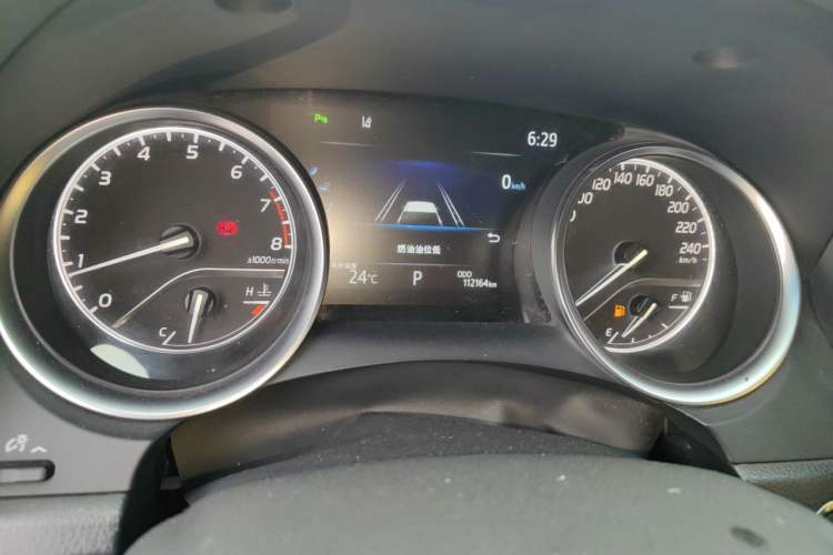Used Toyota Camry 2021 2.0G Luxury Edition Odometer Close Up