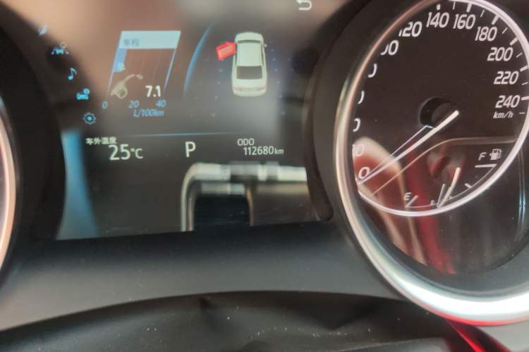 Used Toyota Camry 2021 2.0G Luxury Edition Odometer Close Up