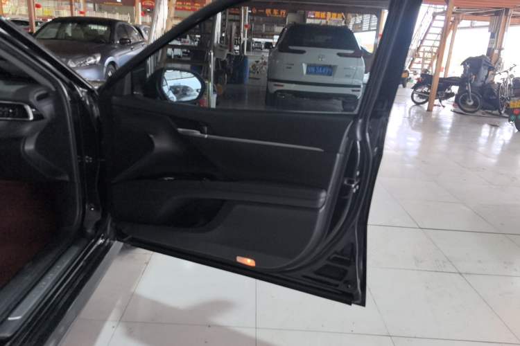 Used Toyota Camry 2021 2.0G Luxury Edition Right Front Door Interior