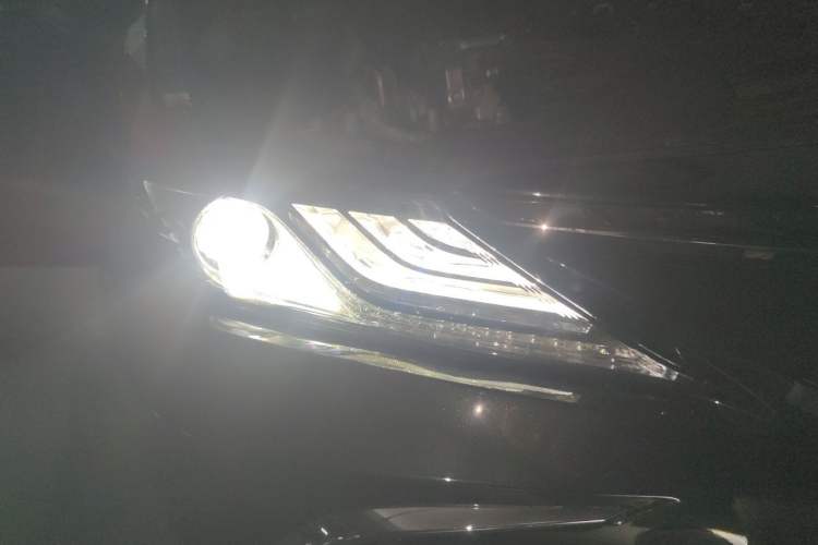 Used Toyota Camry 2021 2.5G Luxury Edition Right Front Headlight