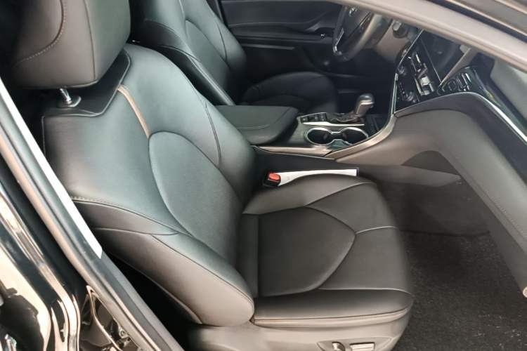 Used Toyota Camry 2021 2.5G Luxury Edition Right Front Seat