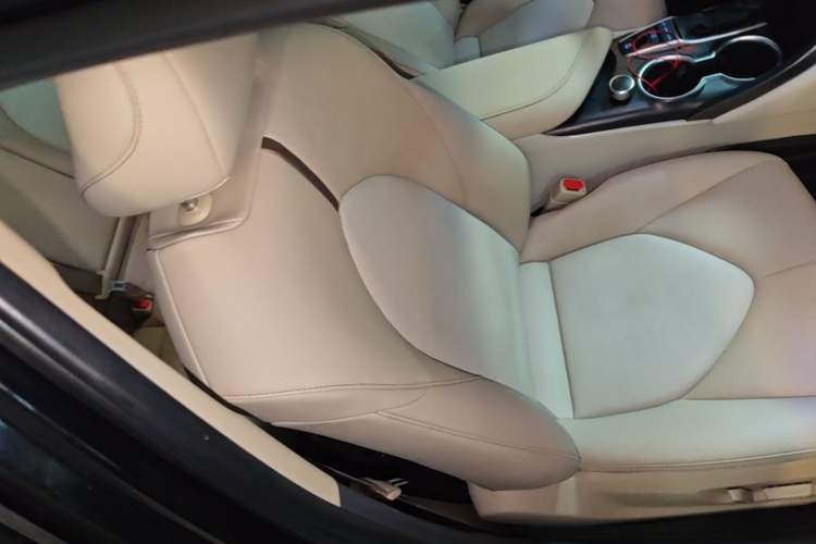 Used Toyota Camry 2021 2.5G Luxury Edition Right Front Seat