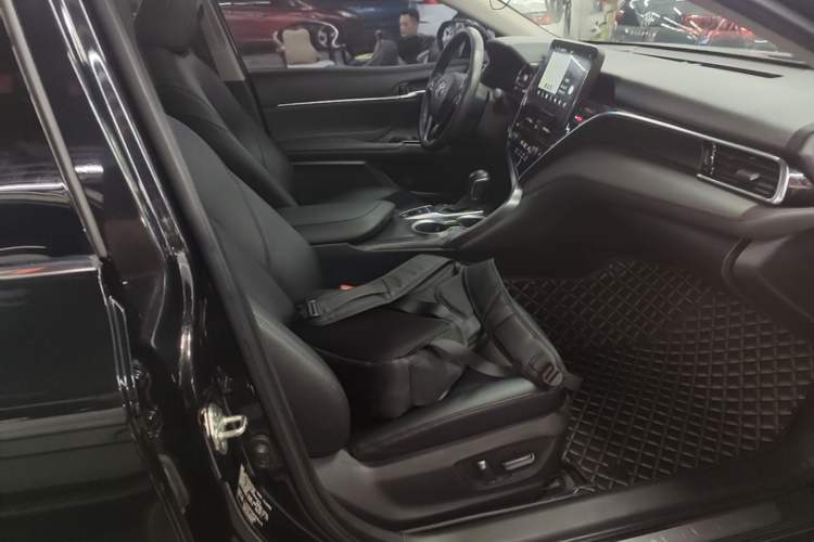 Used Toyota Camry 2021 2.5G Luxury Edition Right Front Seat