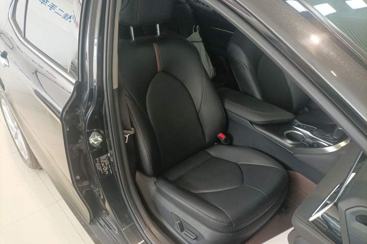 Used Toyota Camry 2021 2.0G Luxury Edition Right Front Seat