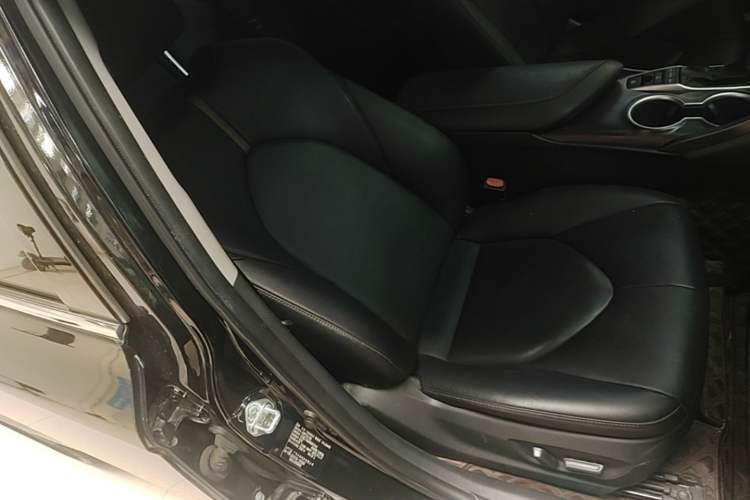 Used Toyota Camry 2021 2.5G Luxury Edition Right Front Seat