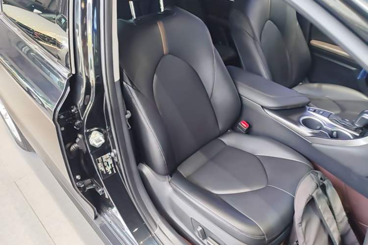 Used Toyota Camry 2021 2.0G Luxury Edition Right Front Seat