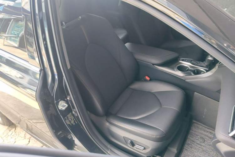 Used Toyota Camry 2021 2.0G Luxury Edition Right Front Seat