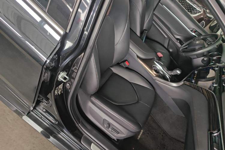 Used Toyota Camry 2021 2.0G Luxury Edition Right Front Seat