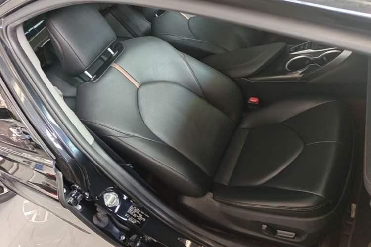 Used Toyota Camry 2021 2.5G Luxury Edition Right Front Seat