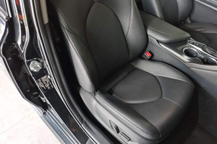 Used Toyota Camry 2021 2.0G Luxury Edition Right Front Seat