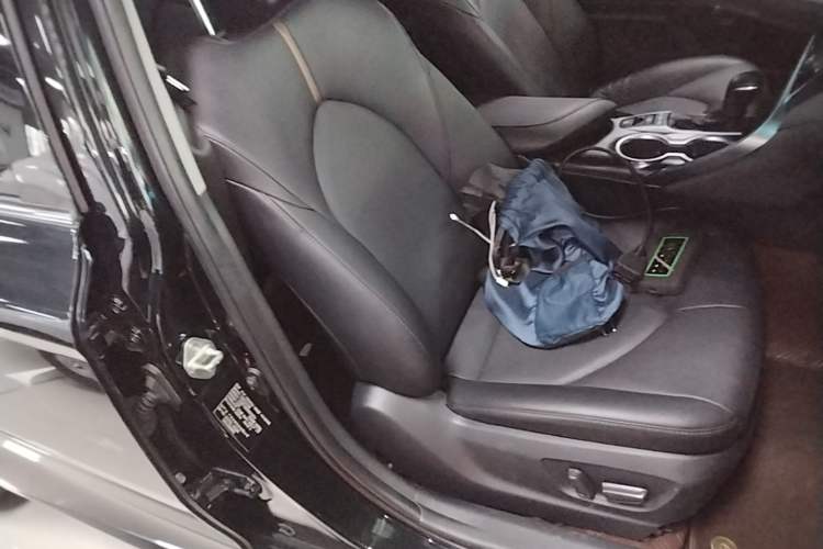 Used Toyota Camry 2021 2.5G Luxury Edition Right Front Seat