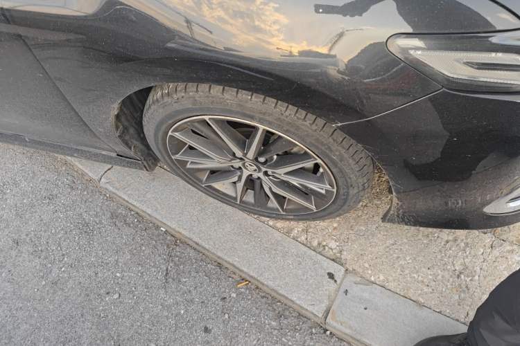 Used Toyota Camry 2021 2.5G Luxury Edition Right Front Wheel Hub