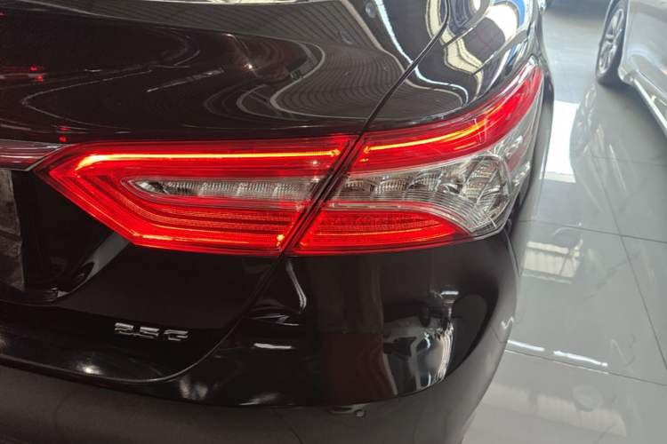Used Toyota Camry 2021 2.5G Luxury Edition Right Rear Taillight