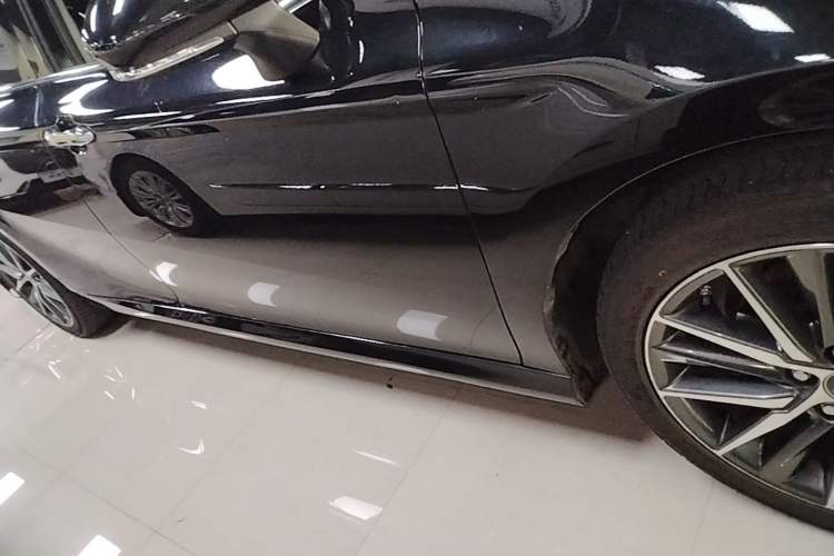 Used Toyota Camry 2021 2.5G Luxury Edition Right Side Sill