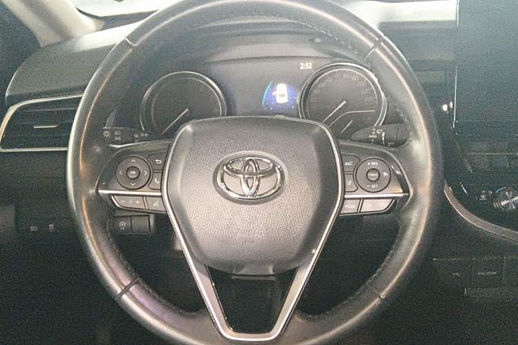 Used Toyota Camry 2021 2.0G Luxury Edition Steering Wheel